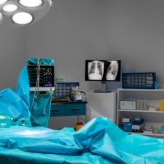 المستشفيات والعيادات