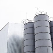 خزانات تخزين النفط بسعات مختلفة